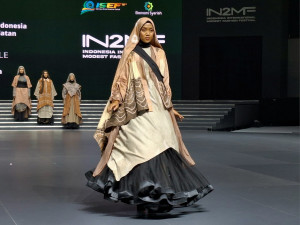 Bank Indonesia Suguhkan Keindahan Pulau Kalimantan dan Sumatera dalam Ranah Fashion