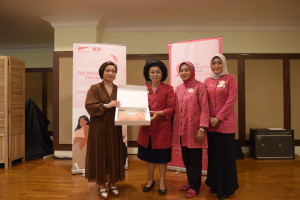 UNIQLO Donasikan 1000 Wireless Bra Sebagai Dukungan Nyata untuk Penyintas Kanker Payudara