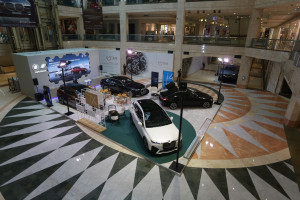 Rangkaian Kendaraan Listrik Premium BMW dan MINI Hadir di Plaza Senayan