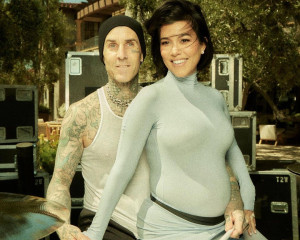 Selamat! Kourtney Kardashian Melahirkan Anak Pertama dengan Travis Barker