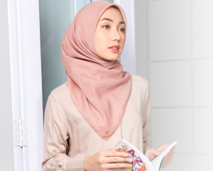 Hadir Lebih dari 50 Warna, UmamaScarves Cocok untuk Daily Hijabmu