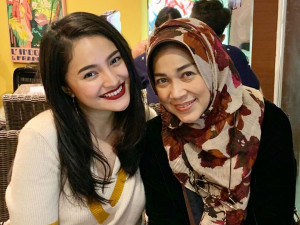 Dapat Pesan Manis dari Sang Ibunda, Marshanda: Ini Membuatku Menangis