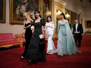 Tampil Menawan, BLACKPINK Berkunjung ke Buckingham Palace Bertemu Raja Charles III