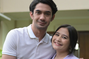 Prilly Latuconsina Pamer Chat Mesra Dengan Reza Rahadian, Netizen Ngaku Syok