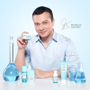Terpilih Sebagai Muse “SKINTIFIC”, Nicholas Saputra Buat Kaum Hawa Salah Fokus