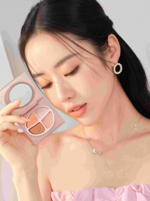 Inspirasi Korean Makeup yang natural ala barenbliss Dream Chaser Quad Eyeshadow