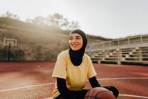 5 Bahan Hijab untuk Olahraga Terbaik dan Nyaman Dipakai Seharian