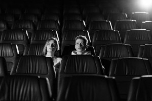 Nonton Film Horror Jadi Pilihan Kencan Terburuk, Ini Penjelasan Ahli