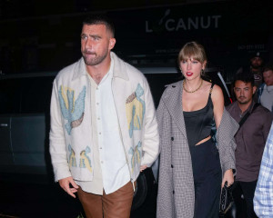 Jalani Hubungan Romantis, Keluarga Taylor-Travis Sangat Bahagia