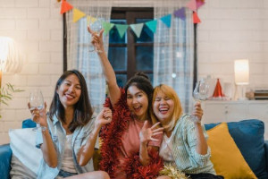 Tak Suka Keramaian, 6 Ide Kegiatan Malam Tahun Baru untuk Si Introvert