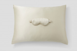 Cegah Kerutan, Ini 5 Manfaat Tidur Gunakan Bantal Silk