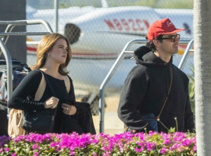 Joe Jonas Terciduk Rayakan Tahun Baru dengan Model Stormi Bree