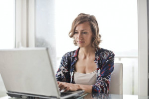 Mengulik Efektivitas Work From Home Bagi “Budak Korporat”, Untung atau Rugi?