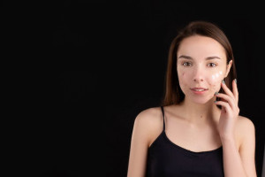 Dear Ladies, Ketahui Tentang Acne Patch Sebelum Digunakan