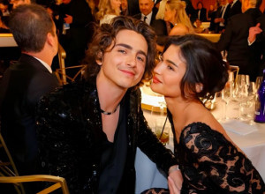 Makin Mesra, Kylie Jenner Temani Timothee Chalamet di Golden Globes 2024