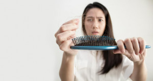 Yuk Lakukan Hal Ini Untuk Cegah Rambut Rontok Saat Musim Hujan