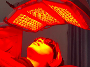 Kenali Manfaat Red Light Therapy Untuk Kecantikan