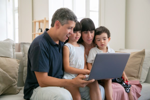 5 Tips Jadi Orang Tua yang Ideal Bagi Anak