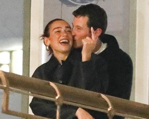 Semakin Terang-Terangan, Dua Lipa dan Callum Turner Berkencan dan Pamer Kemesraan