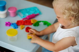 Hal yang Harus Diketahui Orang Tua Tentang Permainan Sensorik untuk Anak