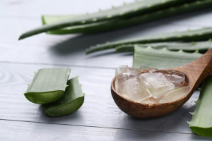 Cara Alami Nutrisi Rambut dan Kulit Kepala dengan DIY Masker Lidah Buaya