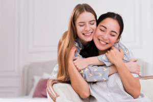 Cara Diskusikan Hubungan Asmara dengan Anak yang Beranjak Remaja