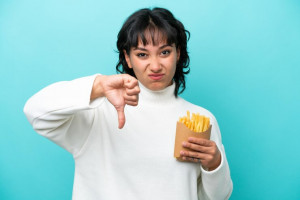 Perhatikan! Kebiasaan Makan Makanan Ini Bisa Sebabkan Rambut Rontok