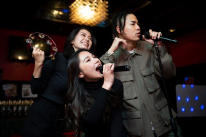 Rekomendasi Lagu Karaoke yang Cocok Dinyanyikan Bareng Sahabat