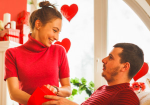 5 Rekomendasi Hadiah Unik dan Romantis di Hari Valentine Untuk Pria