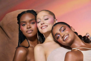 r.e.m.beauty by Ariana Grande  Luncurkan Perona Pipi Terbaru Bertajuk “Hypernova”