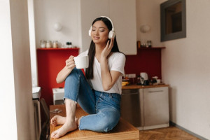 Dengarkan Lagu di Pagi Hari Ternyata Punya Banyak Manfaat, Yuk Simak!