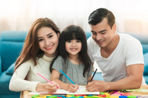 Moms, Ketahui 5 Cara Buat Si Kecil Paham Sudut Pandang Orang Tua