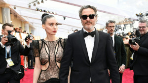Rooney Mara Hamil Anak Kedua Bersama Joaquin Phoenix
