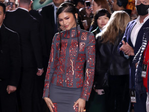 Zendaya Tampil Stunning dengan Gaun Vintage pada Premier ‘Dune 2’ di Seoul