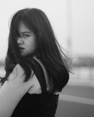 Sabiella Maris Ungkapkan Emosi lewat "Uneasy"
