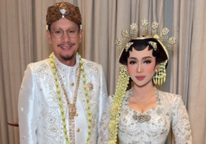 Selamat! Angga Puradireja Vokalis MALIQ & D’Essentials Resmi Menikahi Dewi Andarini