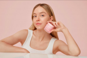 LANEIGE Luncurkan Bouncy & Firm Sleeping Mask, Tampilkan Selebriti Sydney Sweeney