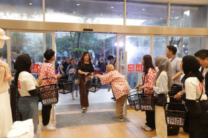 UNIQLO HIVE Harapan Indah dengan Konsep Neighborhood Store Resmi Dibuka