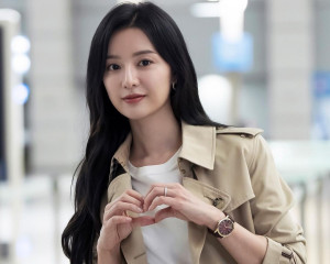 Fans Penuhi Bandara Hingga Menghambat Kim Ji-won, Begini Respon Pihak Agensi