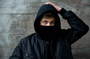 Alan Walker Kejutkan Guru & Pelajar di Medan Melalui Zoom Call