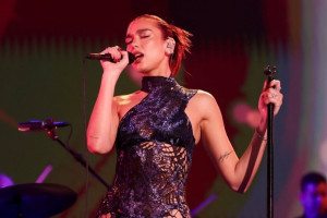 Dua Lipa Siap Sambangi Jakarta, Ketahui Jadwal Penjualan Tiketnya!