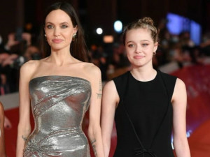 Sewa Pengecara Sendiri, Putri Angelina Jolie Ingin Hapus Nama Brad Pitt