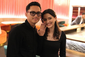 Selamat! Azriel Hermansyah Lamar Sarah Menzel di Hadapan Keluarga