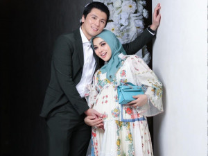 Syahrini Melahirkan Anak Pertama Tepat di Hari Ulang Tahunnya: Penantian Panjang