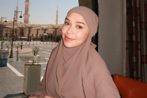 Diteriaki 'Haram' Karena Bawa Pods Saat Umrah, Lula Lahfah Minta Maaf