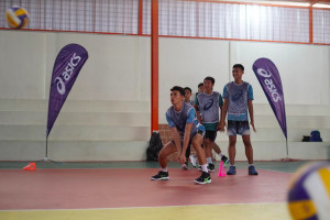 Dukung Perkembangan Voli Indonesia, ASICS Fokus Edukasi Tim Voli Amatir