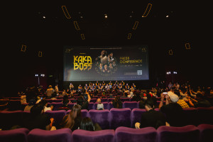 Hadirkan Komedi Keluarga Indonesia Timur, Arie Kriting Jadi Sutradara Film 'Kaka Boss'