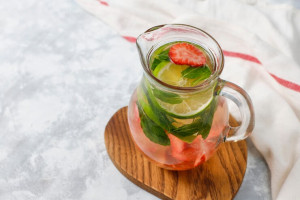 5 Resep Infused Water Untuk Hasilkan Kulit Bersih dan Bercahaya