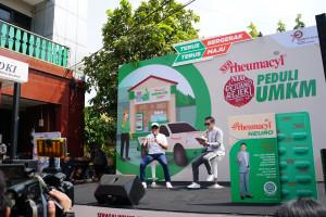 Dukung UMKM, NEO rheumacyl Renovasi dan Beri Modal Untuk Pelaku Usaha