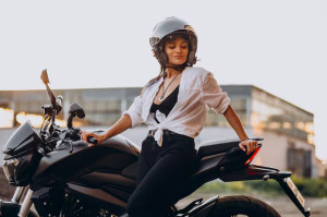 Tips Berkendara Aman dan Nyaman Saat Memasuki Musim Hujan